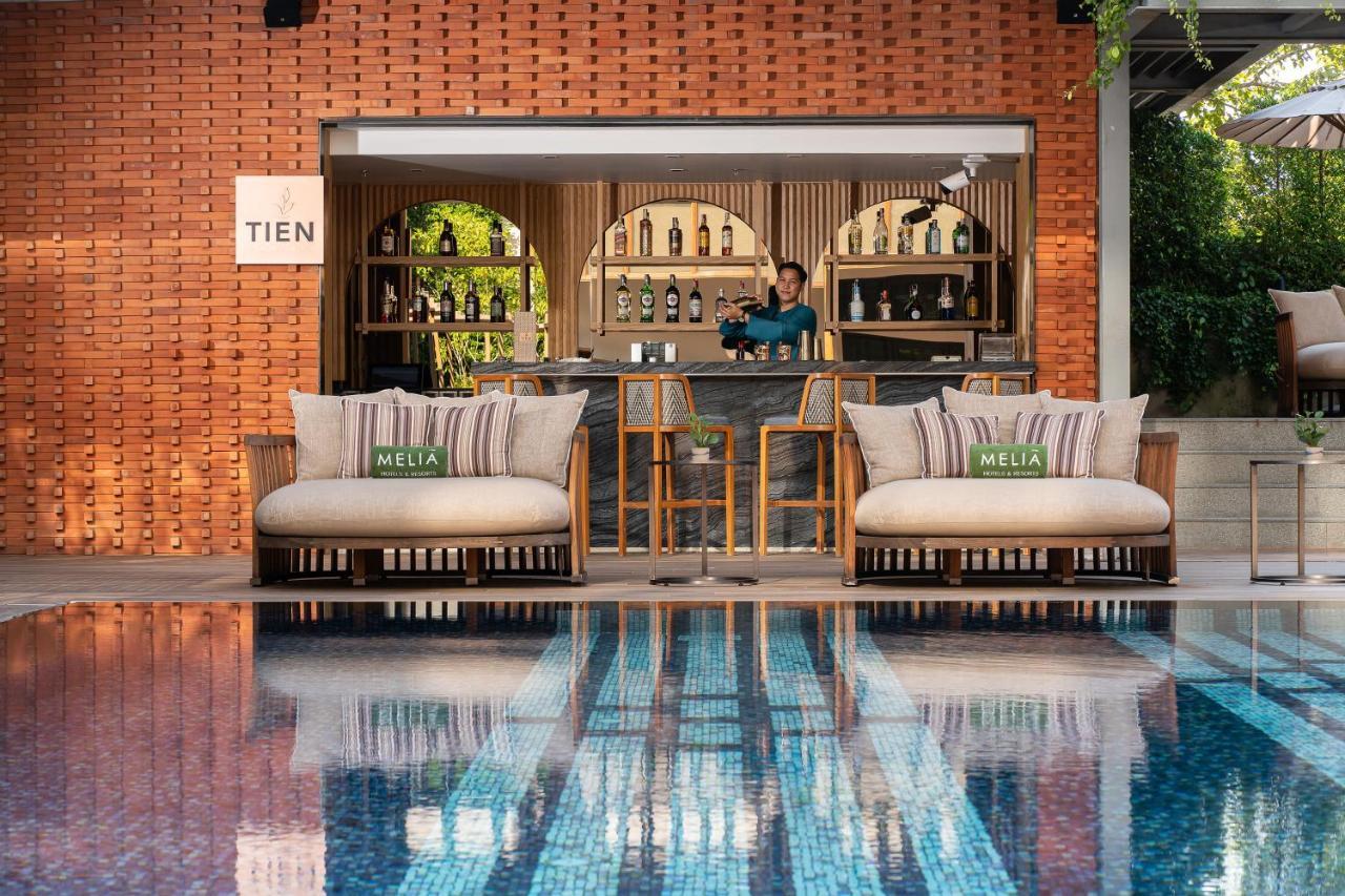 Hotel Melia Chiang Mai Extérieur photo The bar at the pool
